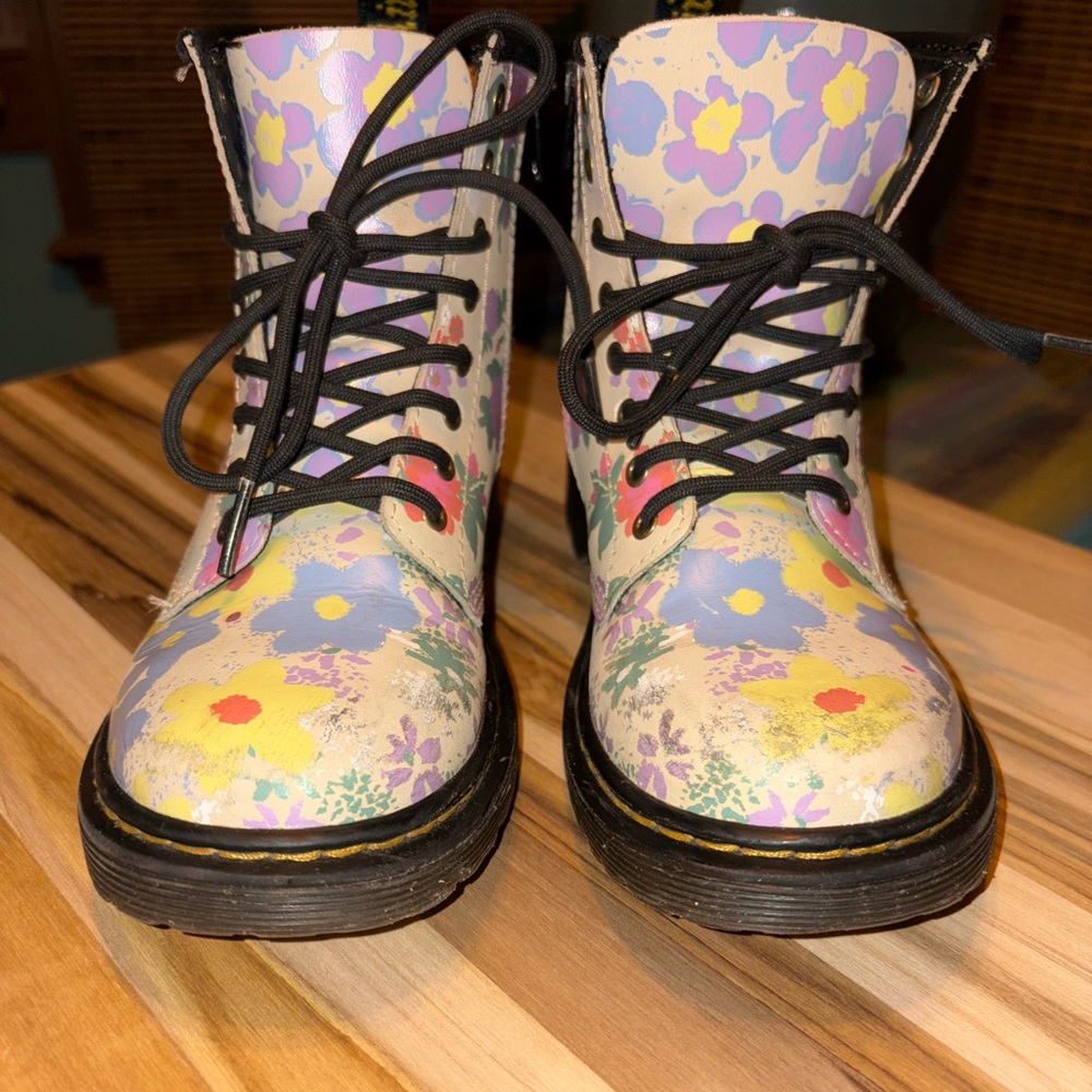 Dr. Martens Kids Floral Lace-Up Boots